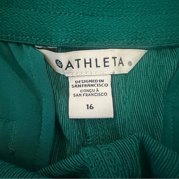 NWT Athleta Green Echo Shorts Size 16 Plus Size Athletic Shorts Workout - Picture 8 of 12